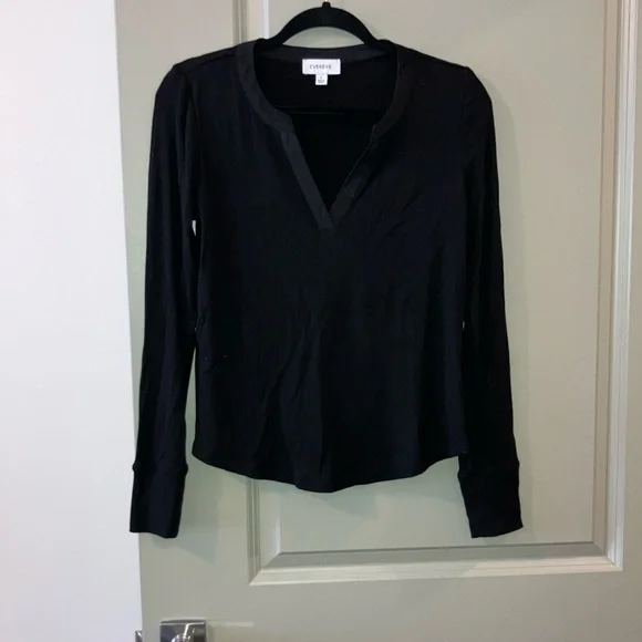 Evereve Beau Split Neck Tee Sz Small - Picture 3 of 6